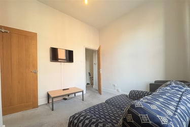 3 bed flat, Whitefield Terrace, Heaton, Newcastle, NE65DT - Image 2